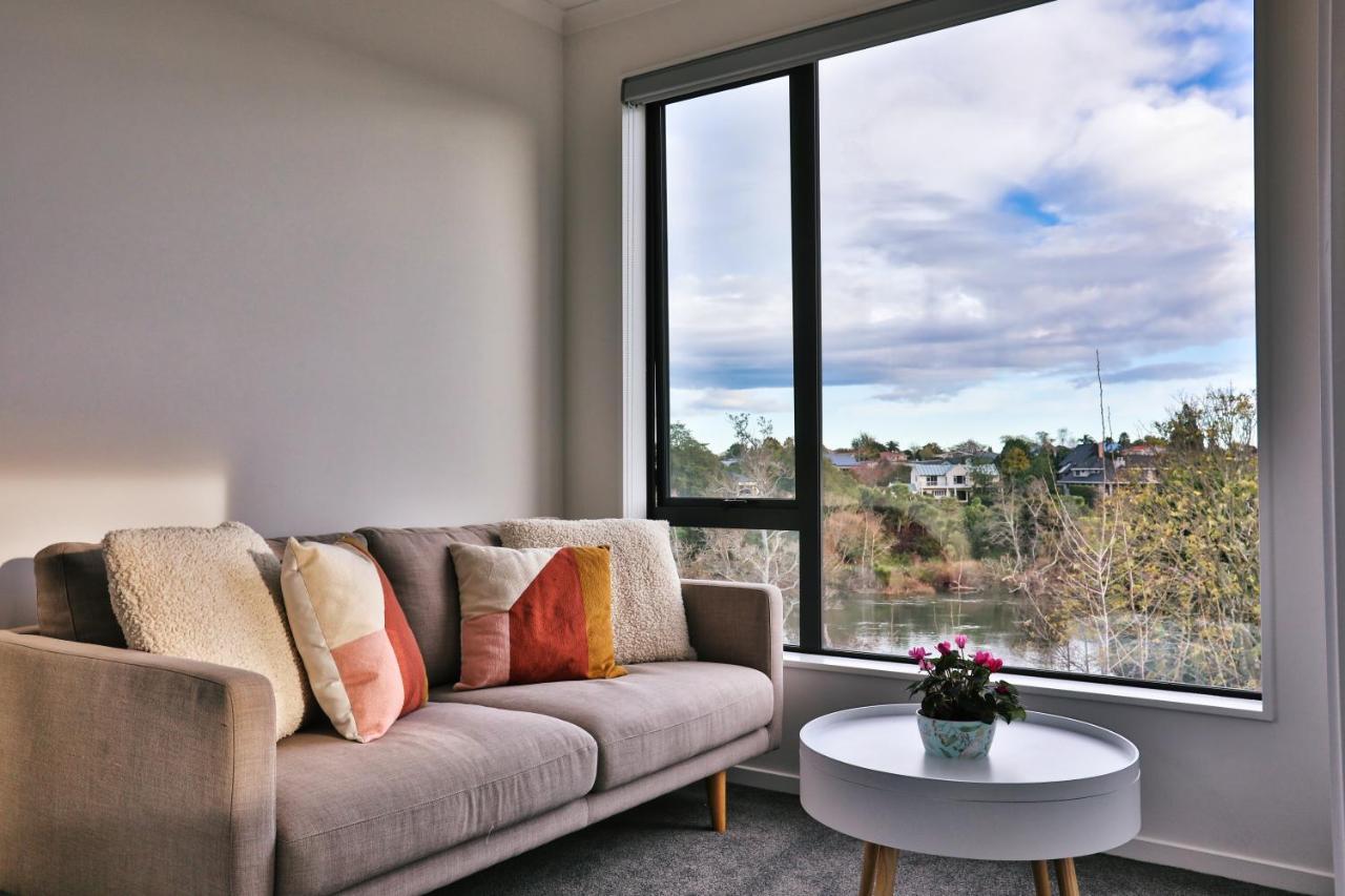 Amazing The Waikato River-View Brand New Villa With 4 Bedrooms Hamilton Exterior photo