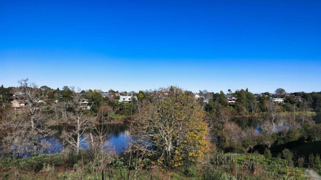 Amazing The Waikato River-View Brand New Villa With 4 Bedrooms Hamilton Exterior photo