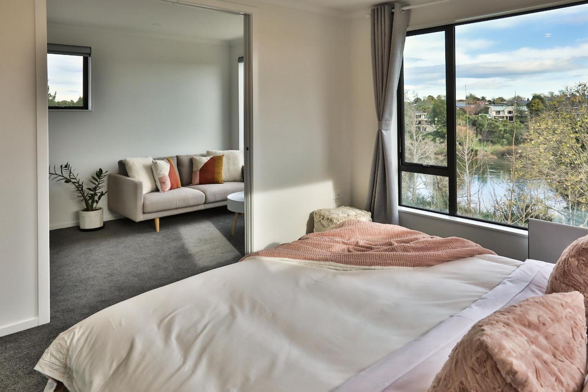 Amazing The Waikato River-View Brand New Villa With 4 Bedrooms Hamilton Exterior photo